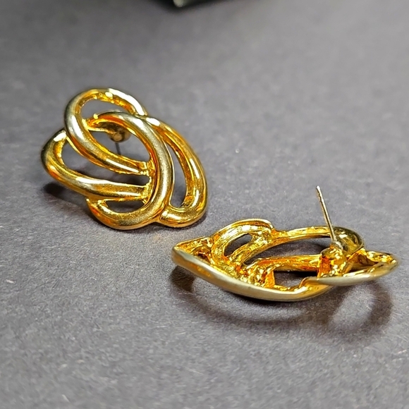 vintage gold tone earrings - Picture 2 of 16